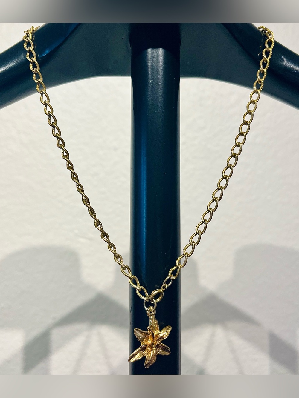 Vintage Gold Tone Flower Pendant Necklace